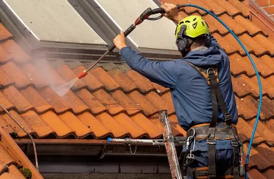 Démoussage et hydrofuge de toiture à Mello